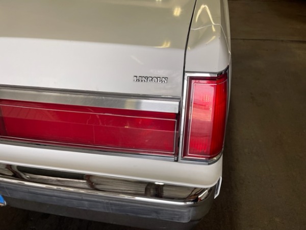 Used-1986-Lincoln-Town-Car-Cartier