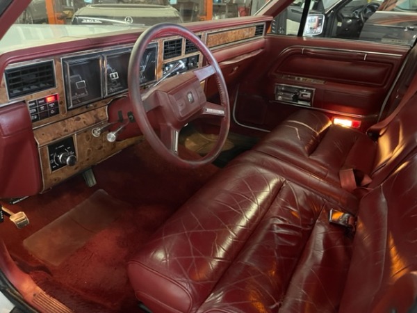 Used-1986-Lincoln-Town-Car-Cartier