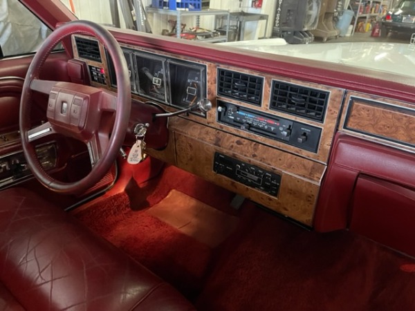 Used-1986-Lincoln-Town-Car-Cartier