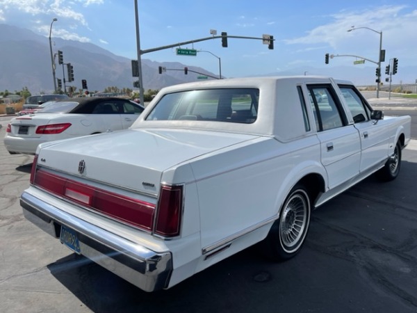 Used-1986-Lincoln-Town-Car-Cartier