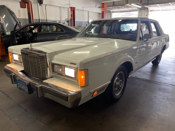 Used-1986-Lincoln-Town-Car-Cartier