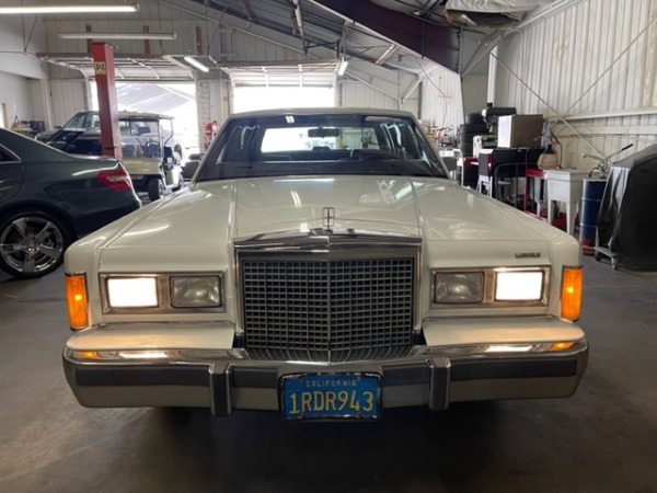 Used-1986-Lincoln-Town-Car-Cartier