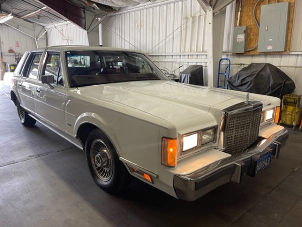 Used-1986-Lincoln-Town-Car-Cartier