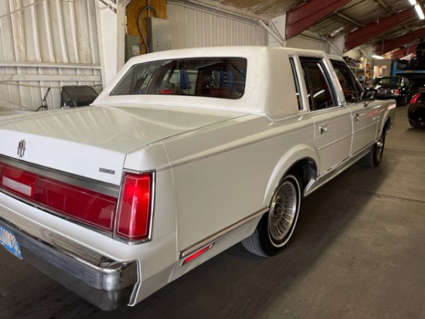 Used-1986-Lincoln-Town-Car-Cartier