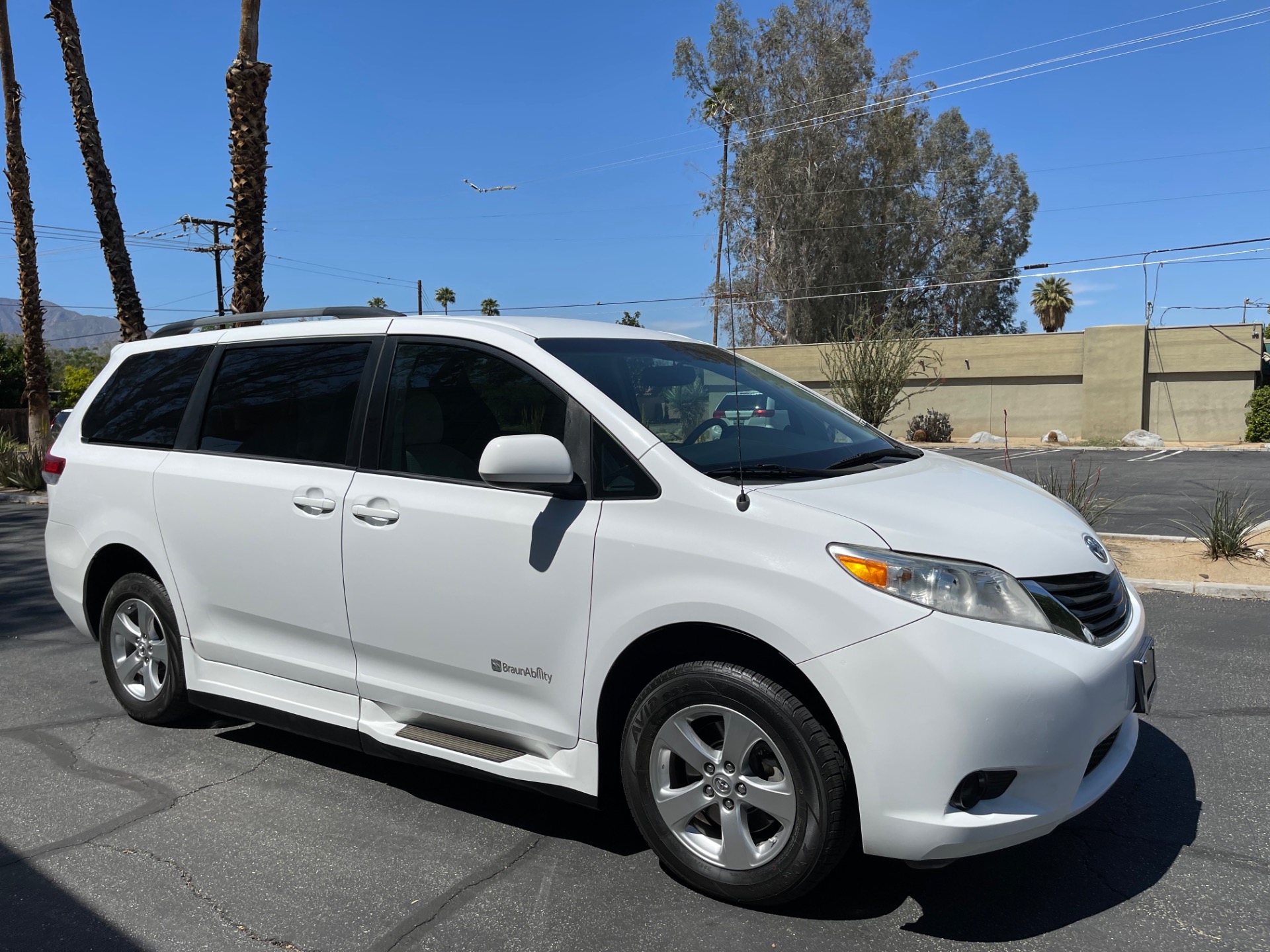 For Sale Used 2018 Toyota Sienna - BraunAbility Power ONE TOUCH