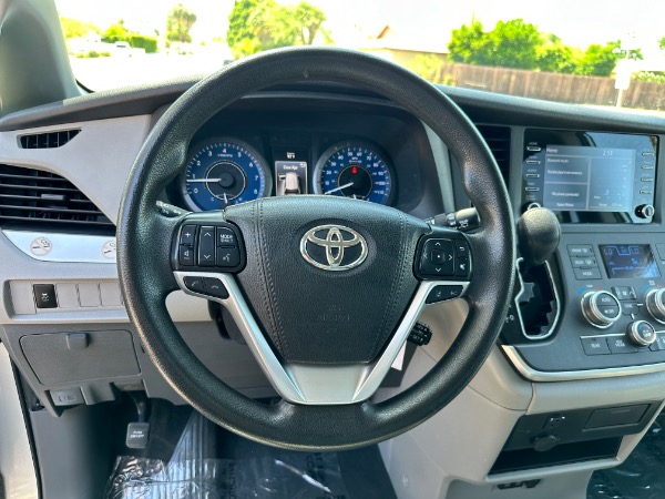 Used-2020-Toyota-Sienna-Passenger