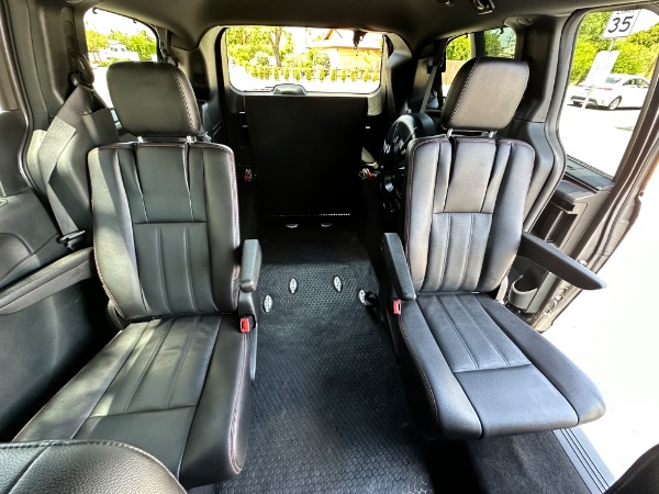 Used-2015-Dodge-Grand-Caravan-(Disability-van)-R/T